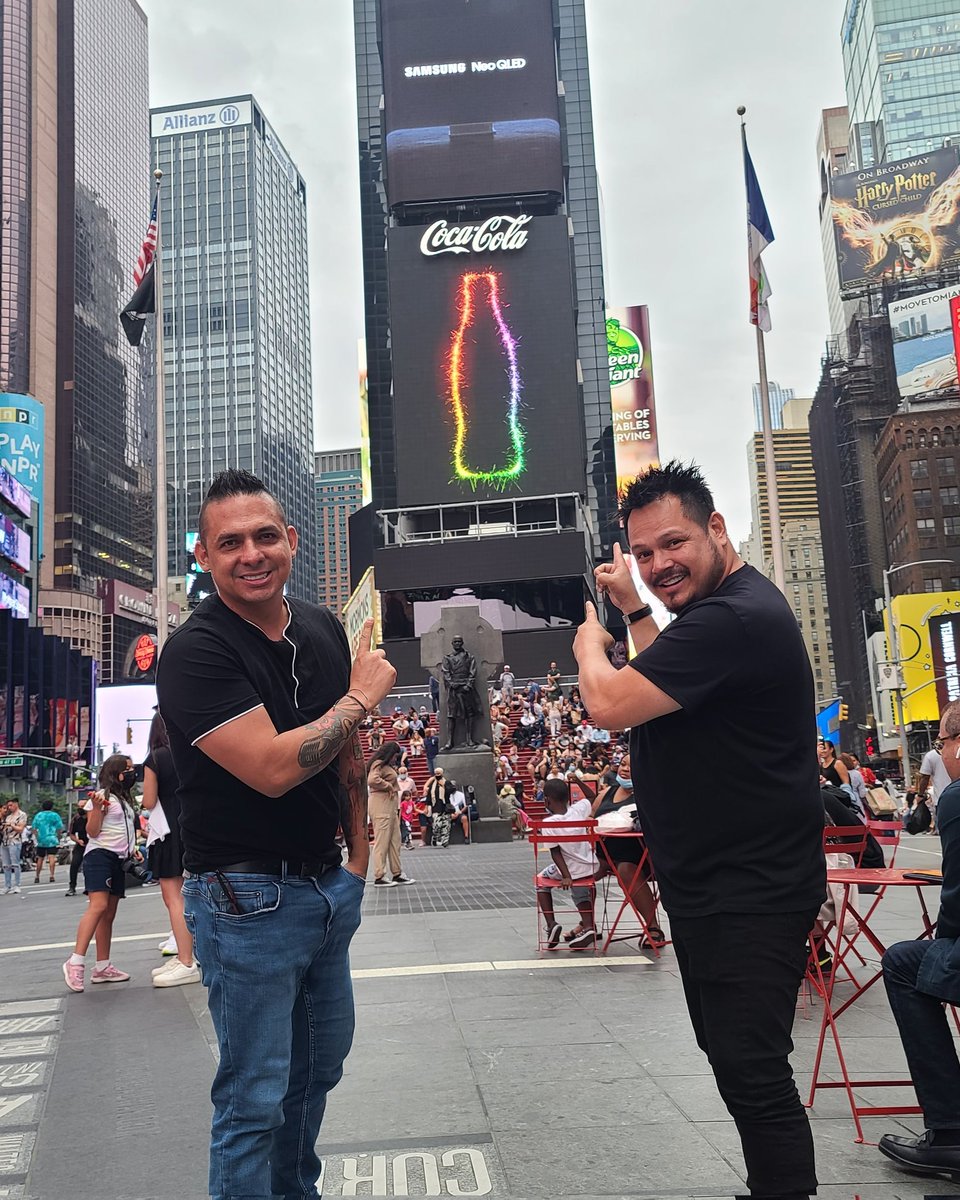 Se imaginan estos montañeros en las pantallas de Time Square?? 😍 #Trending #Cantores #KokoyKoronel #Timesquared