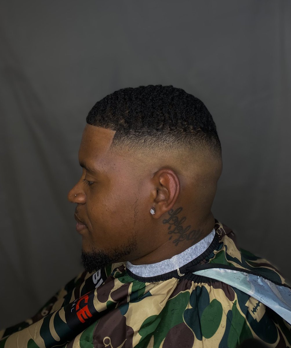 angeloh_32's tweet photo. Didn’t realize I missed the date but I’m 2 years strong. Blessed hands 💈🔥 https://t.co/tSuuxtiItb