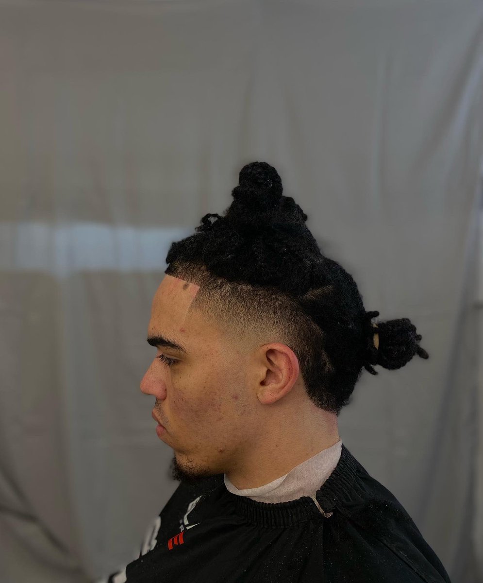 angeloh_32's tweet photo. Didn’t realize I missed the date but I’m 2 years strong. Blessed hands 💈🔥 https://t.co/tSuuxtiItb