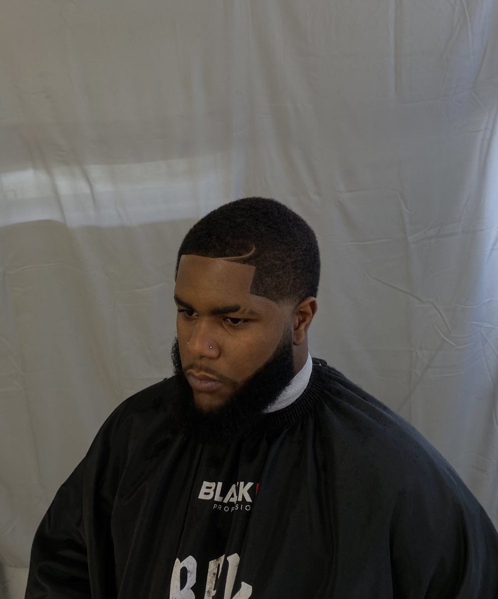 angeloh_32's tweet photo. Didn’t realize I missed the date but I’m 2 years strong. Blessed hands 💈🔥 https://t.co/tSuuxtiItb