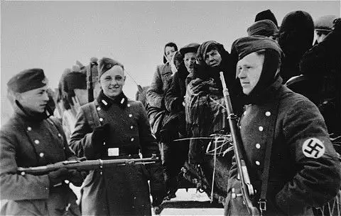 LetsMakePeace6's tweet photo. Some days ago, I found information about how women were trained to the work of a spy for Germany in WWII. You know what I mean... It's a prove that in war, and love too, all is fair. https://t.co/WcMuy0hKNu