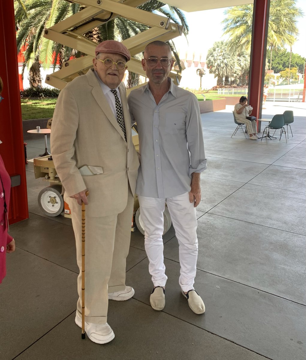 It's a good day when you meet a legend #DavidHockney @chad_attie instagram.com/p/CcBTz_pvedz/…