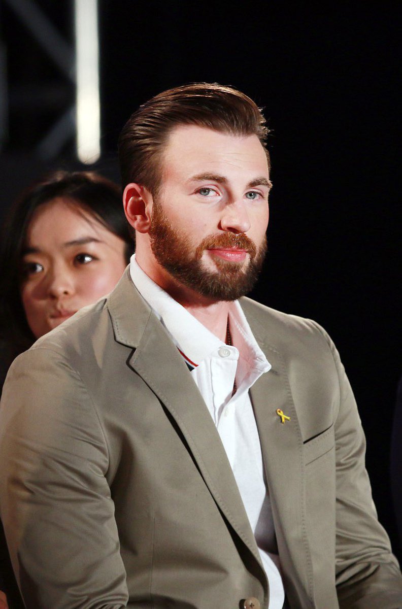 safeforevans's tweet photo. pov: chris evans made eye contact with you https://t.co/F2V74Fp7b2