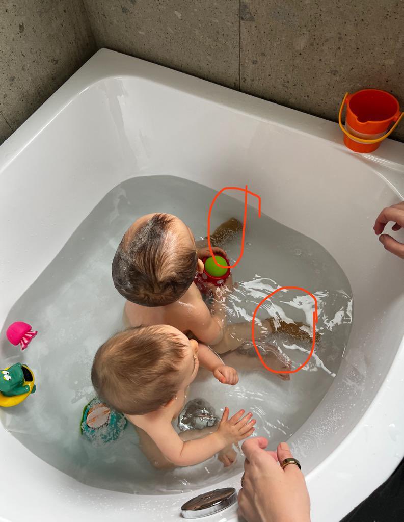 AlmudenaBlanco's tweet photo. From 1 to I bathed my child with socks on. How tired are you today? @breyesrk https://t.co/G9rgyxCgQi