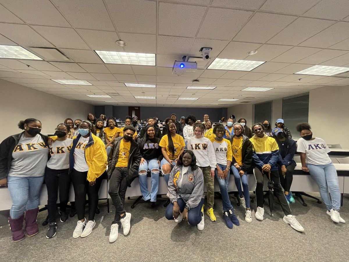 AkpsiMT's tweet photo. Brothers 💛💙 https://t.co/VMfdS9qoe3