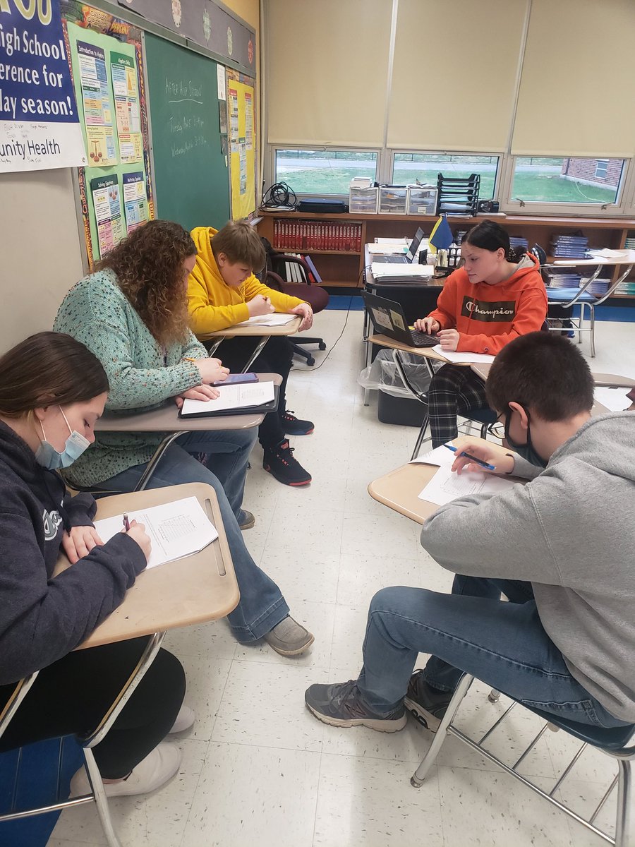 MathEagles's tweet photo. It was a great Wednesday for some group work in 8th grade! Learning how to make lines of best fit for real world scenarios in scatter plots!! @pringalls01 @LHSGoldenEagles @lakes_renee @SuptStover https://t.co/XZ6O7AkABT