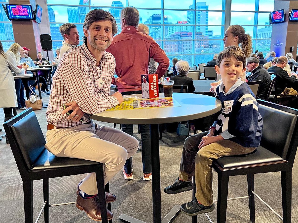 OleMissAlumni's tweet photo. 🔴🔵 Our Music City Rebels are 𝙍𝙀𝘼𝘿𝙔 for #RRT22! Next stop: Birmingham.

#HottyToddy

🎟 https://t.co/jcwIpa186l https://t.co/lTImWnaKWJ