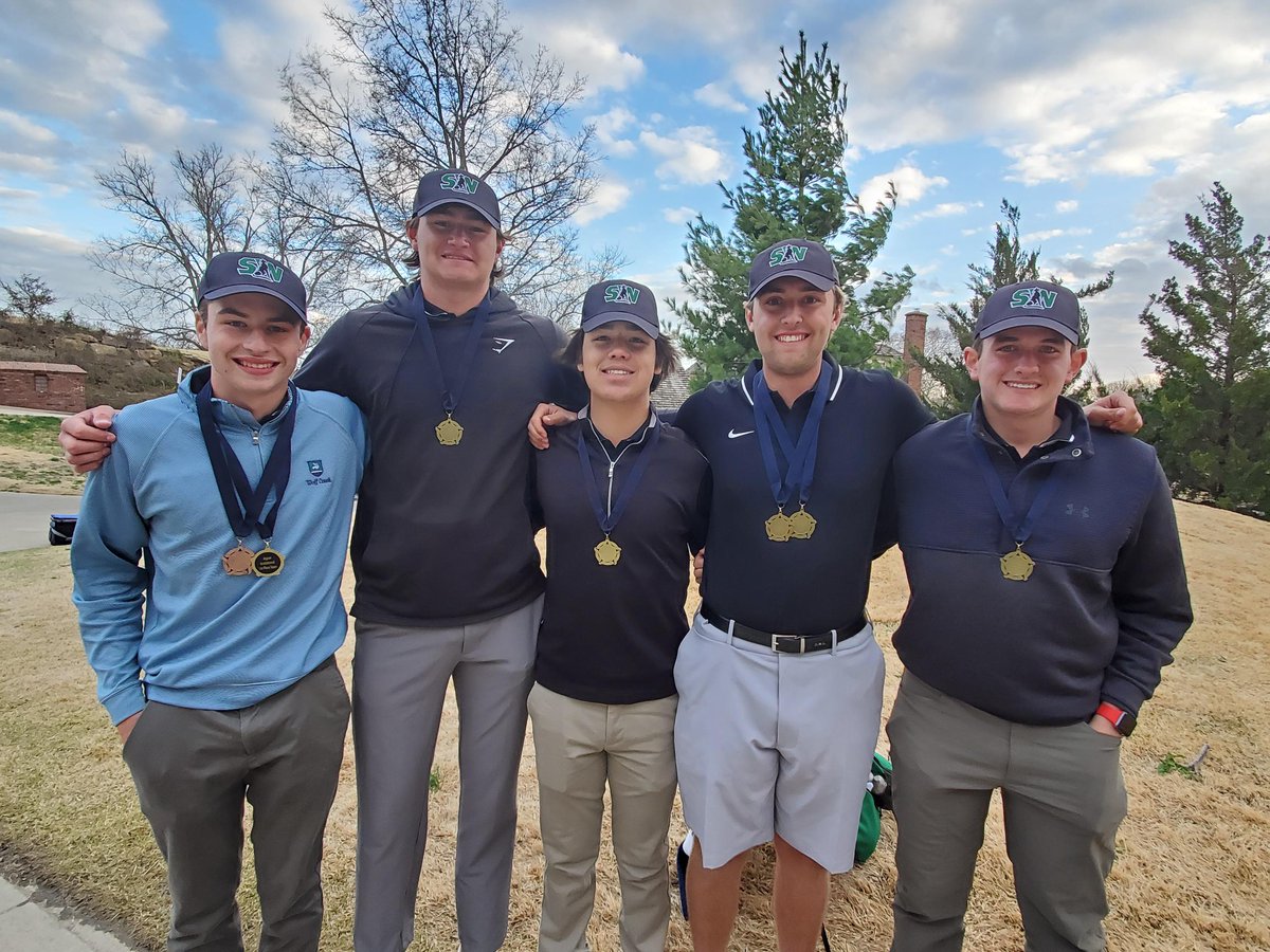 SWBoysgolf's tweet photo. CONGRATS to Varsity ⛳️on their team WIN today on a cold, blustery day at the Jaguar Invitational at The Jayhawk Club in Lawrence. @LisecDrew WON today's tournament with a round of 76. @Huskerhank04 Hank Reeg placed 3rd with a 79. #Twolfpride https://t.co/zDrKbXdwB9