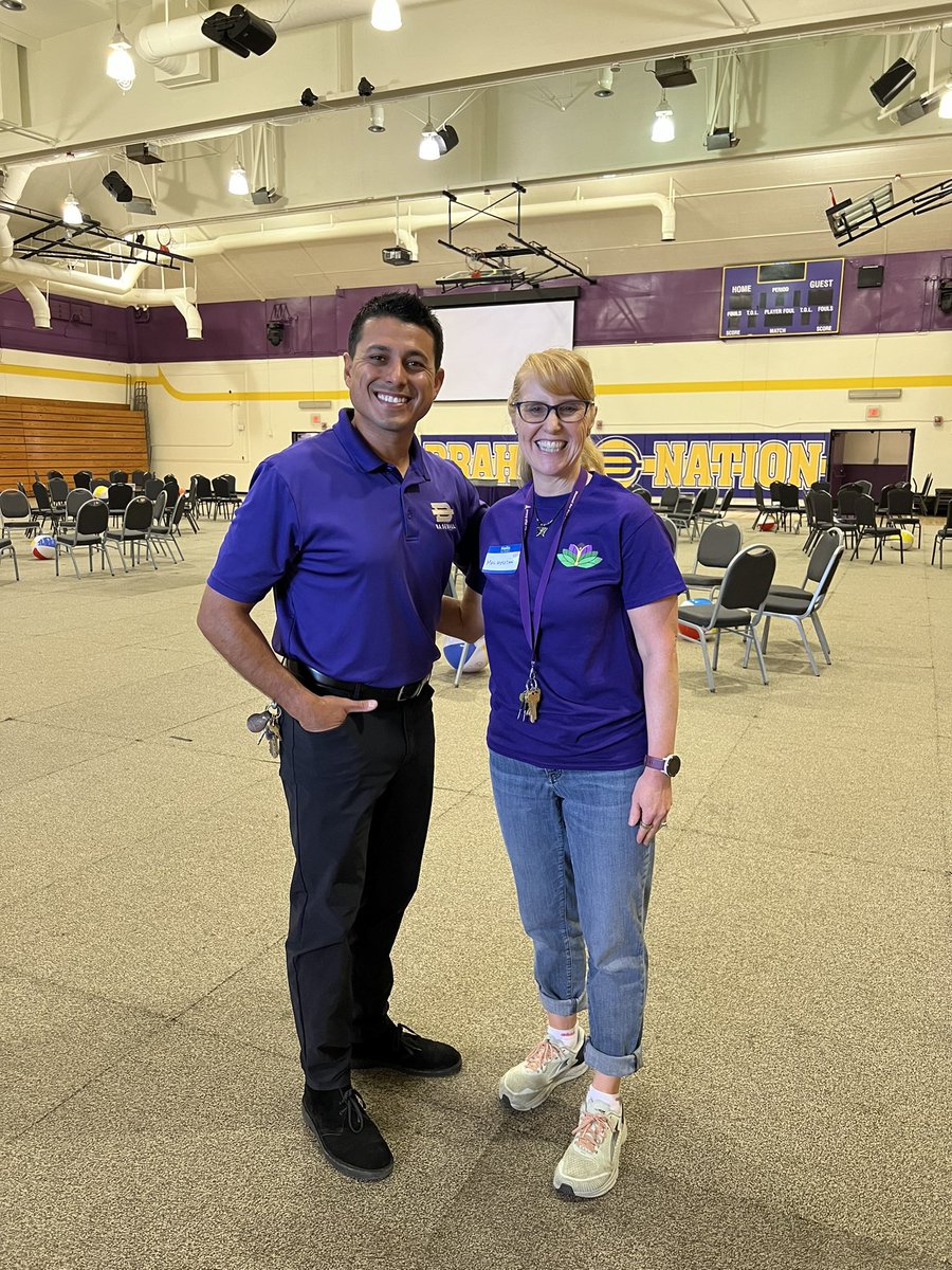 JulesAGalindo's tweet image. Today, over 100 DBHS students participated in “Thrive: A Wellness Forum.” We began the day w/ DB teacher,coach &amp;amp; inspirational speaker David Lopez then participated in 3 break out wellness sessions &amp;amp; ended with Pet Prescriptions. #ReconnectRestoreReimagine @dbhs @WVUSD_Tweet