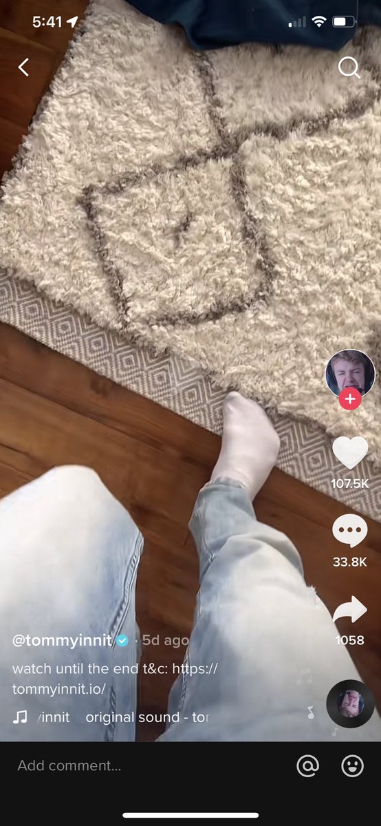 enderlexie's tweet photo. who's fucking foot looks like this https://t.co/zRPi09FyxR