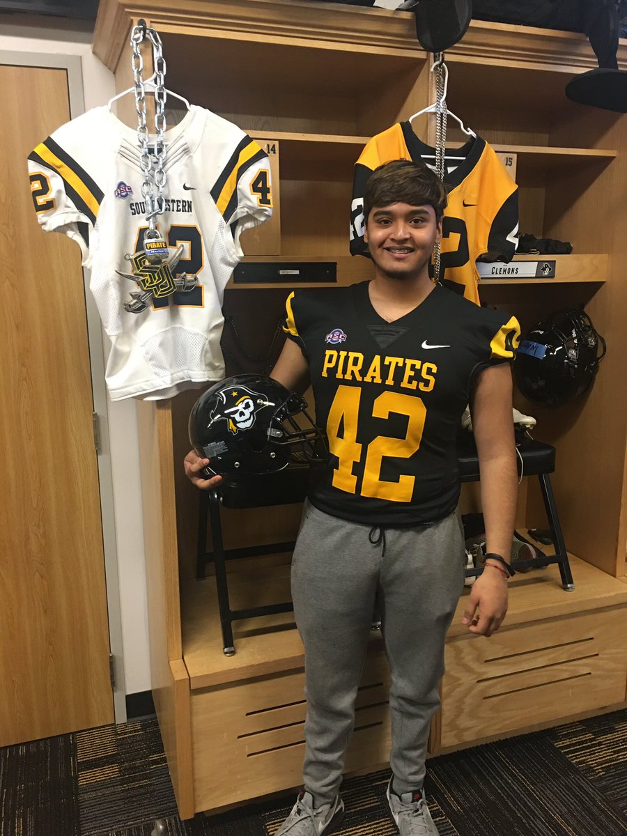 Julian76754611's tweet photo. I am exited to announce that I am 100% committed to @SUPiratesFB to continue my athletic and academic journey. Big thanks to @CoachBishopSU2 @CoachJoeAustin  @coach_kriesel thank you for always supporting and believing in me @HorizonHSFB @CoachPM_ @eptxht69 @SylviaHContrer1 https://t.co/77WWiTmJwN