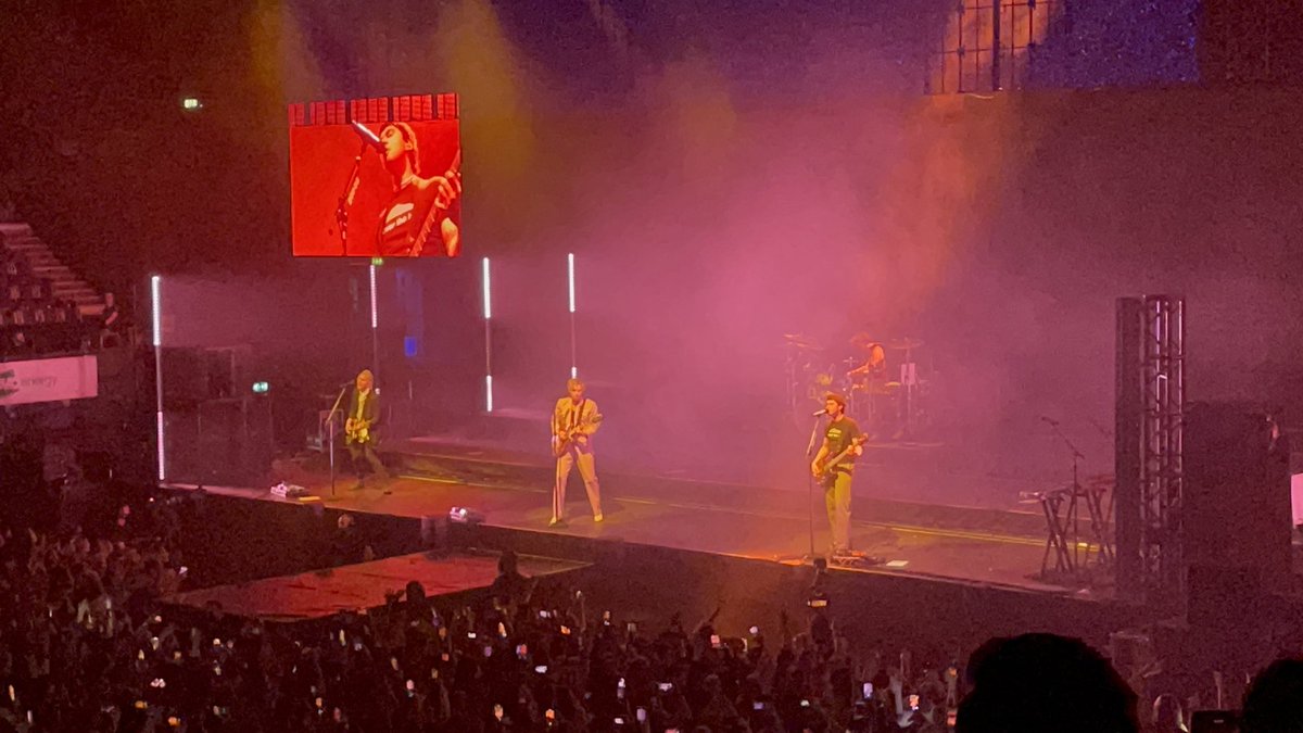 completemegs's tweet image. Thanks for the best day and evening @5SOS Your shows always feel like home 🏡
Even managed to get my fiancé on board this time around and he had a blast! 🤍 we can’t wait to see you back in London again soon!
#takemyhandlondon #TakeMyHandWorldTourLondon