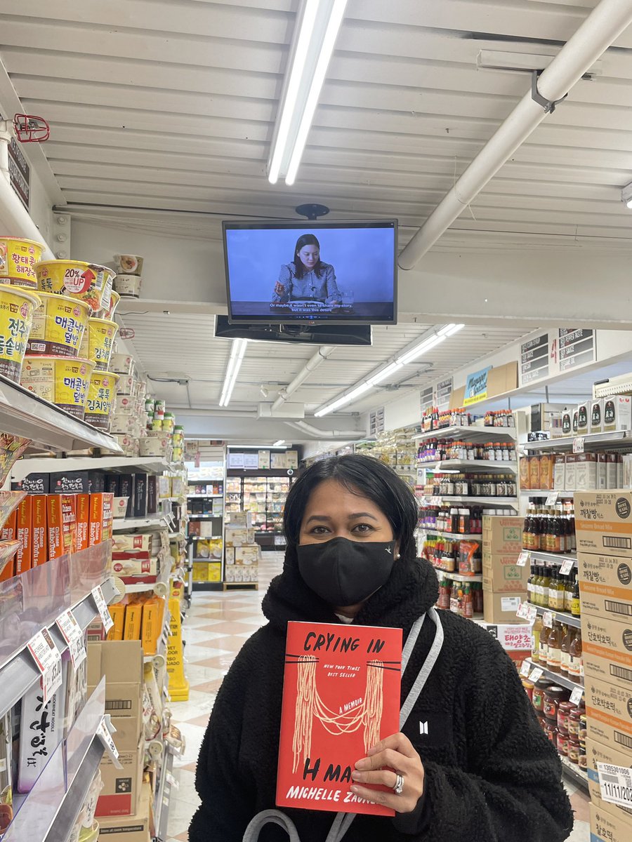 amelia102's tweet photo. as a cancer survivor, lots of tears reading this book imagining my girls going through what michelle went through. broke my heart in million pieces. got to see @Jbrekkie at @88rising HITC and most recently at @hmartofficial elkins park! so happy you got your pic with @BTS_twt 💜 https://t.co/NGsw7ObQ7t