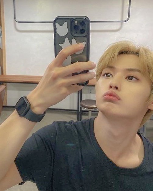 linopouts's tweet photo. pouty lee know for today 🐰🌷 https://t.co/vIkG0qEAju