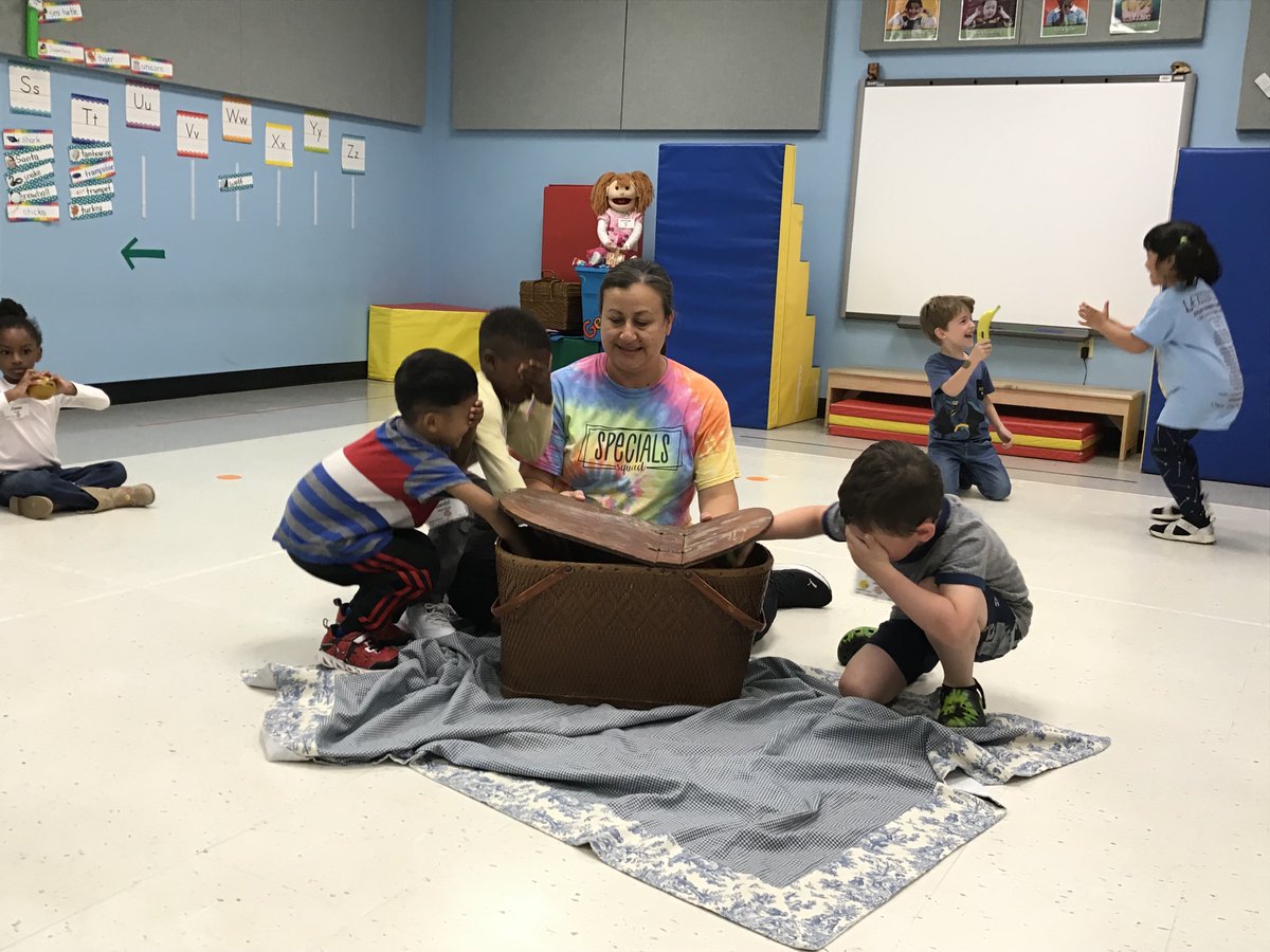 "🎼We're Going on a Picnic🎼" for TASTY TUESDAY. Each student pulled out a surprise from the picnic basket...fruit and veggie shakers!! #WOYC22 #LISDpk #LISDpkWOYC <a href="/LJJacksonECC/">Lillie J Jackson ECC</a>