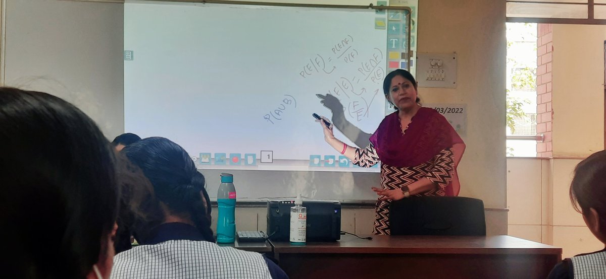 Chalk and board... go take some rest; digital pen and screen are taking over 🎉✌
#happystudents #technology @Dir_Education 
@DelhiGvtTeacher
@LetsTalkEdun
@PbpandeyB 
@EnclaveGgsss 
@UshaRaj60009520 pic.twitter.com/kad5jU36kQ
