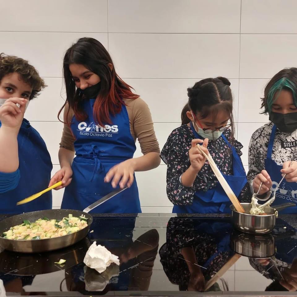 OctavioPazBCN's tweet photo. Aprenem a cuinar peix. Elaborem dues receptes que ens permeten incloure el peix blanc i el peix blau a la nostra dieta. #projecteCUINES https://t.co/muYY1HU8V8
