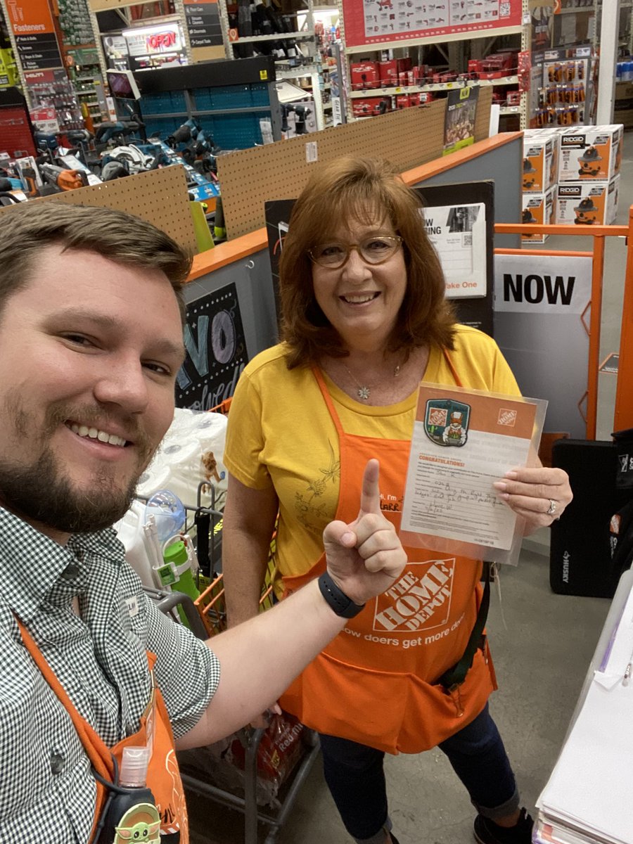 Recognizing D28 Recovery Associate Art for taking pride in outside garden and Opening Head Cashier Starr for her efforts in pocket guide training!! Great job!! <a href="/luisjoelm/">Luis Mendez</a> <a href="/JoseG0710/">Jose Guzman</a> <a href="/HDMichelle262/">Michelle Collins</a> <a href="/RickGTHD/">RickGTHD</a> #THD #homeraward #GreatJob #recognition <a href="/hd0262/">The Home Depot 0262</a>