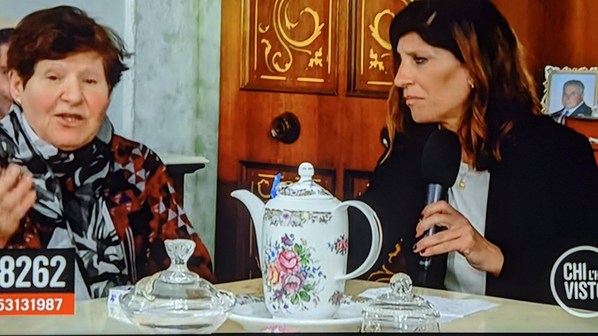 domthewizard's tweet photo. Neanche a buckingham palace hanno quella teiera #chilhavisto https://t.co/NnxtNgIkpY