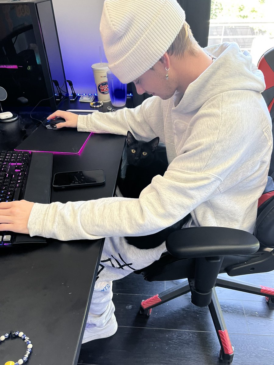 corbynbesson's tweet photo. bud https://t.co/E2Ib7RmWhH