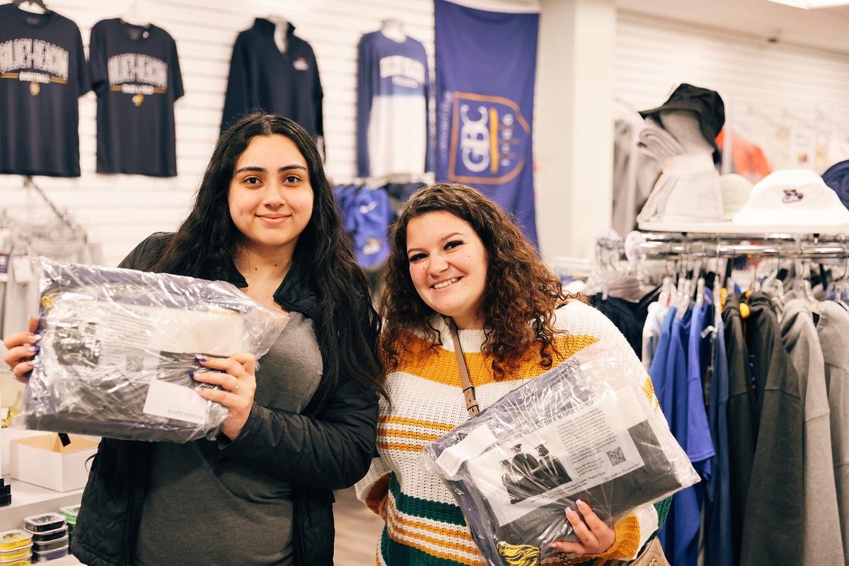GBCEdu's tweet photo. Kicking off the countdown to commencement with Grad Fest ๐โก๏ธ
Class of 2022, only 23 days until you graduate! ๐งโ๐
๐ธ: Geoff Stone / Chari Konomi
#AchieveGreater #GBCFamily #LightningForever #ImABolt
#delaware #college #graduation https://t.co/5aYfjypVBx