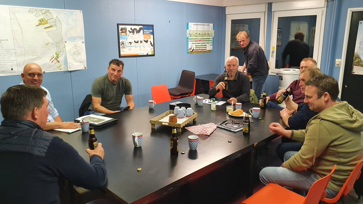 marcoglastra's tweet photo. Goed gesprek (en na afloop een biertje) met pachters van @GR_Landschap in de Onner- en Oostpolder, allen leden van @CollectiefGWest. Gesproken over weidevogels, predatiebeheer en het belang van goede samenwerking. https://t.co/srfmynMkRC