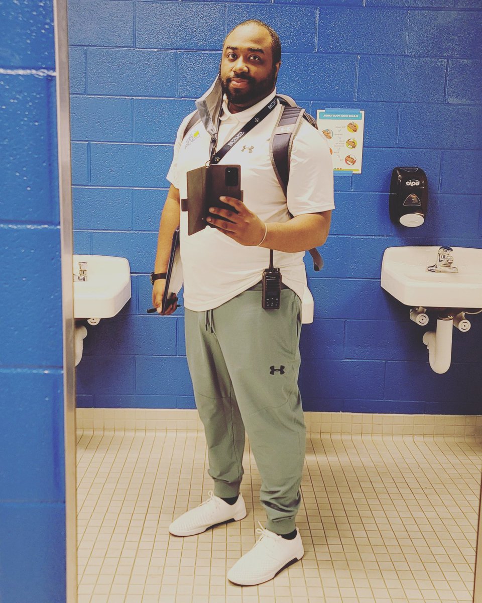 medic_BB's tweet photo. My Favorite Athletic Trainer!! π₯
π₯π©Ίπ©ΉβΎοΈπ₯ #myhusband #HeadAT #AStormIsComing @dbridges_atc https://t.co/mdeZIJDJw7