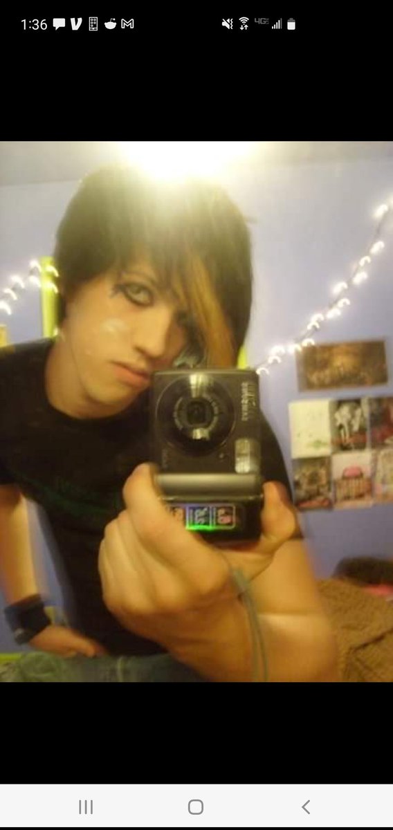 Aaronj352's tweet photo. @hotnotharlot My fav surviving pic from my "I'm not queer just emo" phase 😄 https://t.co/T3inuWRlgz