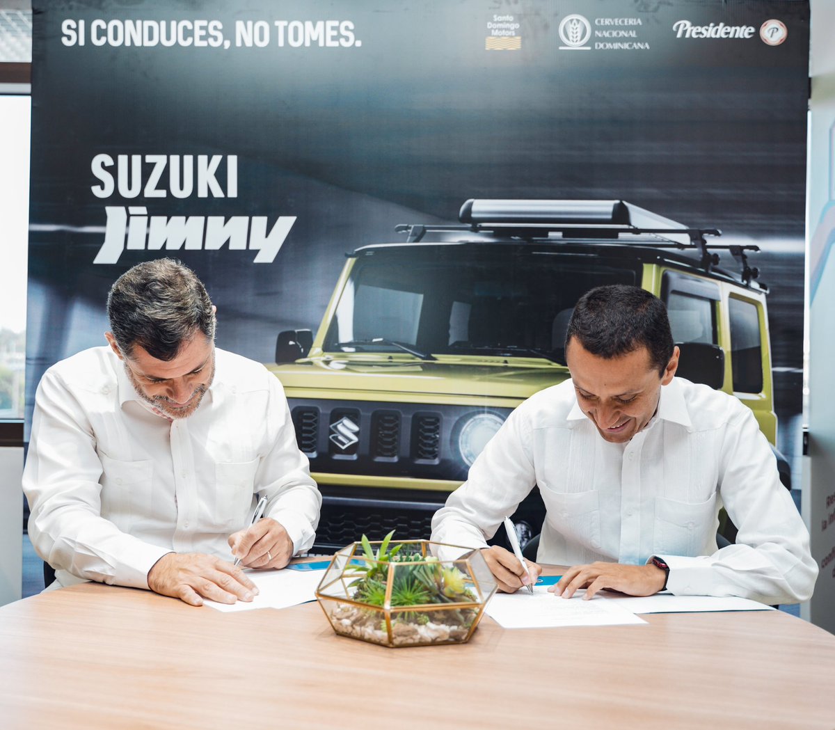 Hemos formalizado una alianza estratégica con <a href="/CerveceriaDom/">Cervecería Nacional Dominicana</a> a través de la que establecemos como un compromiso la promoción del manejo automovilístico responsable, incluyendo en todas nuestras piezas comunicacionales el mensaje: “Si conduces, no tomes.” #LaFriaNoVaEnElGuia