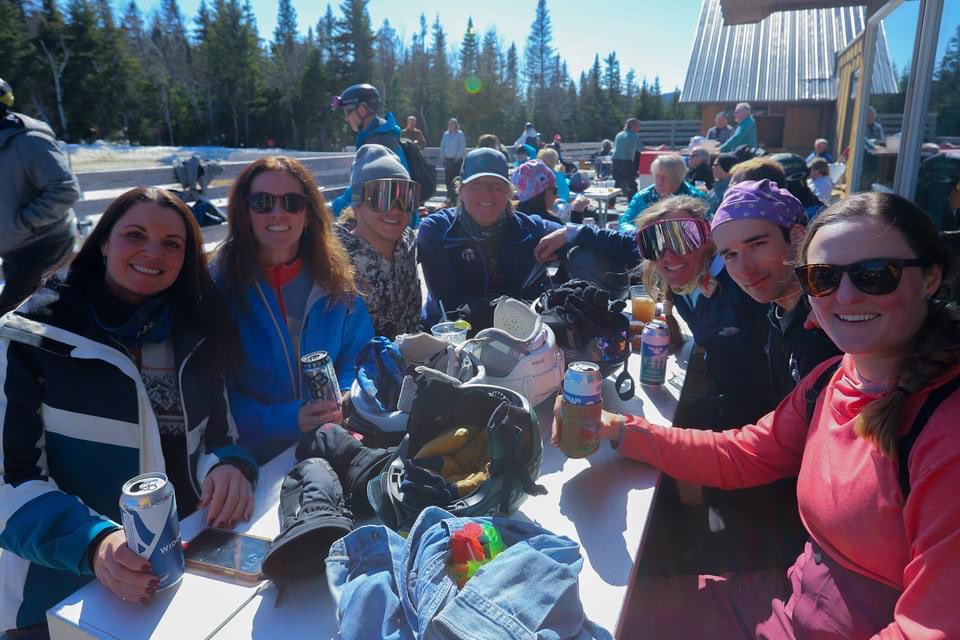 SugarloafMaine's tweet photo. When the livings easy. #theloaf #lifestyling #bluebird https://t.co/CWoxI3Slfw