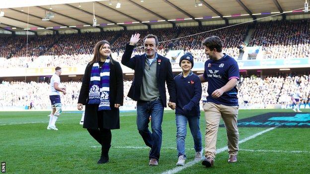 Tom Smith was a hero to many, he inspired folk in his position, his team mates loved him, he knew the game, he stayed humble, he was smart, and funny too and he loved his family. I loved the guy. 

Thoughts with family, friends &amp; team mates.

Happiness is Tom Smith