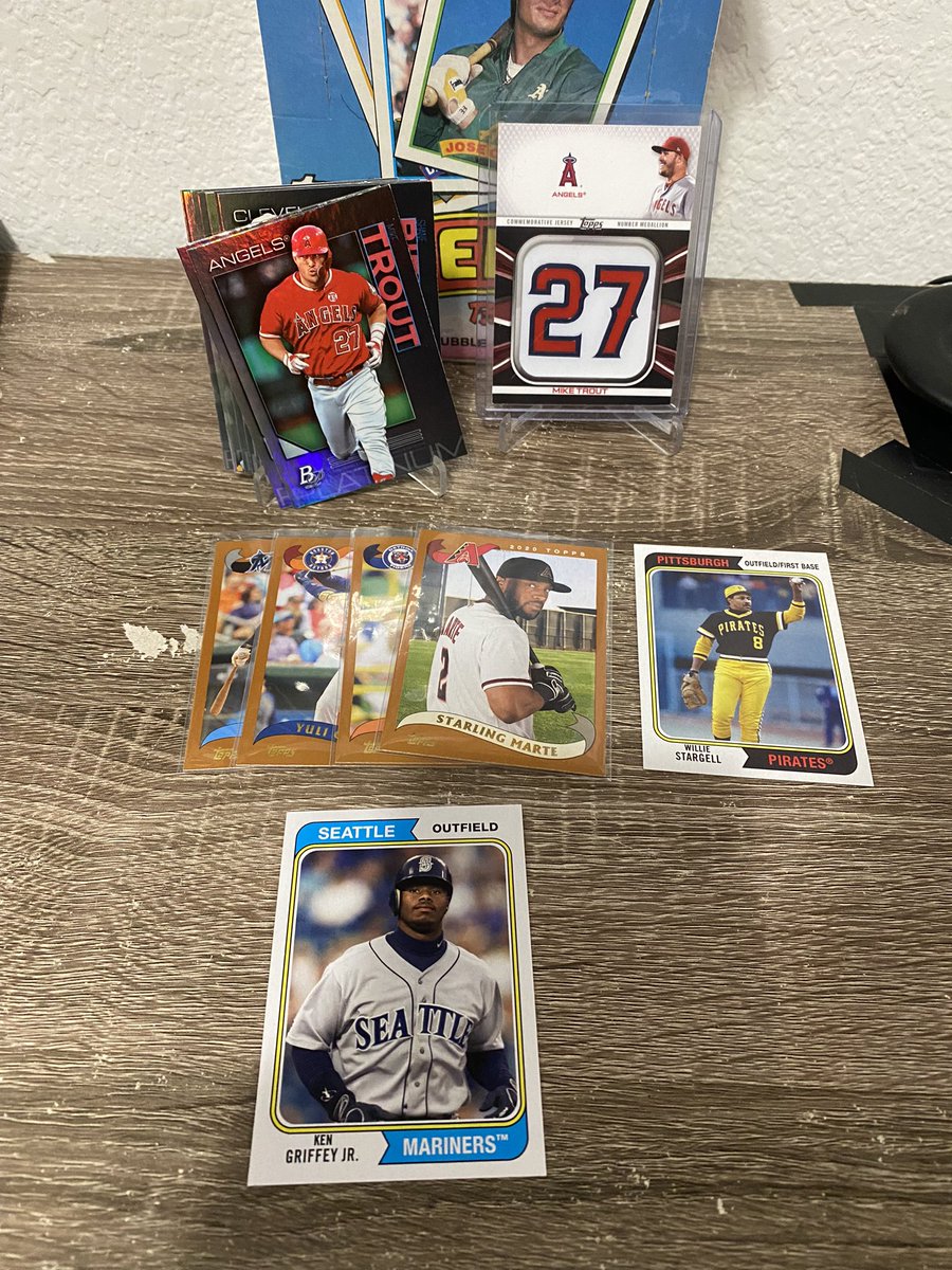 AnthonyCa2Tx's tweet photo. @CubsCardsGuy @billrieder @CamDougharty Thank you all for the trades. #trout/299 #completeSets https://t.co/Apw9eiEKJU