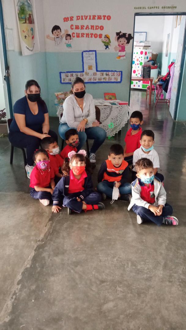 UEECARLOSRAMON1's tweet photo. Cierre de Proyecto de Inicial a cargo de la Docente Lcda. Rosa Rodríguez, dónde realizó actividades didáctica y lúdicas acerca del ahorro de energía eléctrica y la Coord. de Inicial a Cargo de la Lcda. Carolina Contreras 📚🤸🖍️
@UEECARLOSRAMON1 @deenrevolucion 
@Gob_Tachira https://t.co/tMRoIDkgdn