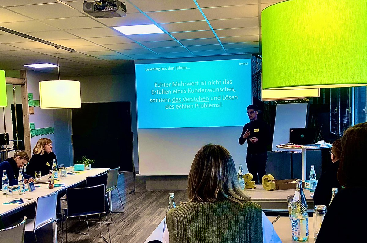 „Echter Mehrwert ist nicht das Erfüllen eines Kundenwunsches, sondern das Verstehen und Lösen des echten Problems!“ Christian Xu, UX Designer bei #dvinci. #bigandgrowing #NewWork #diversity #UX #HR #Recruiting #Hamburg Danke @dvinciEasy <a href="/INNOSHOT_HH/">INNOSHOT</a>