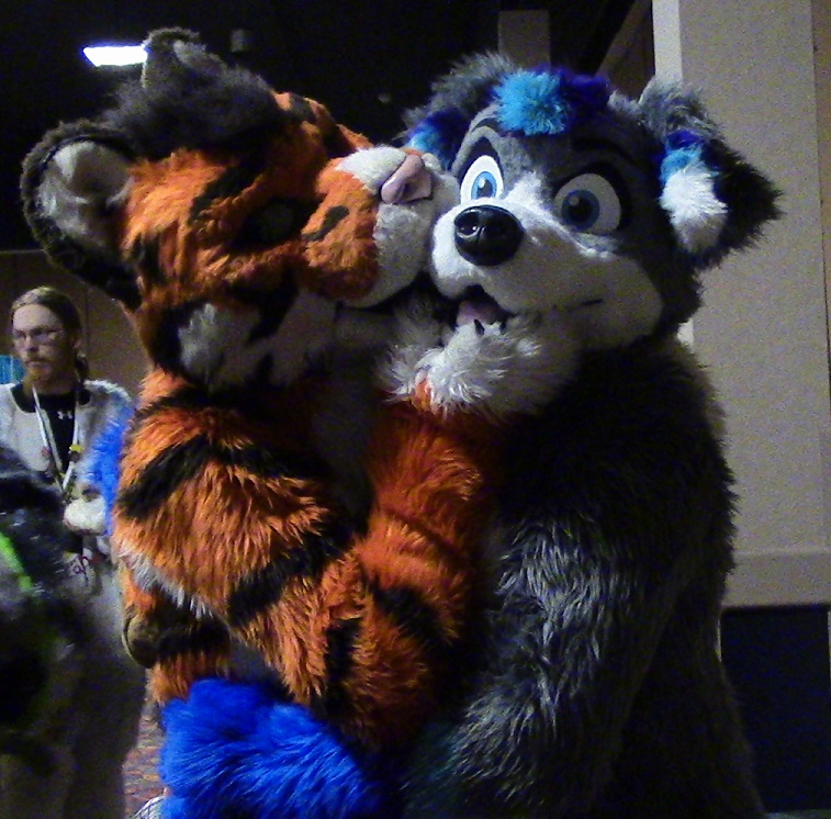 TaebynPup's tweet photo. Throwback to #RMFC2016 with @StripeyButt ! https://t.co/rR4LqdA4nF