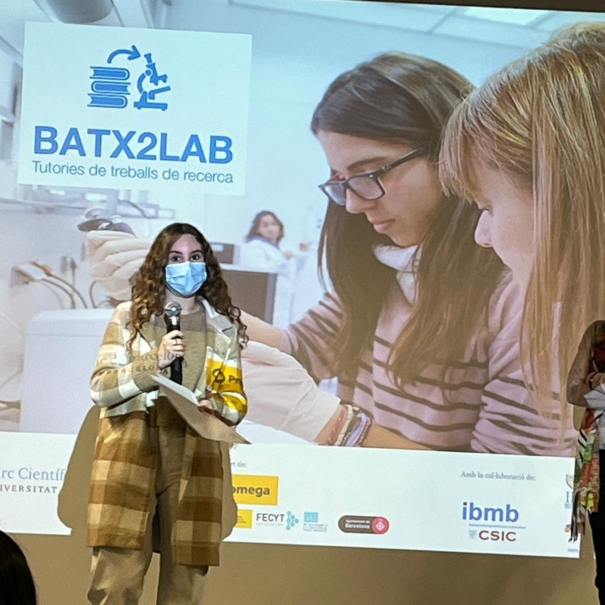 PadreDamianSSCC's tweet photo. 👏Estem molt contents i orgullosos perquè la nostra alumna Maria Guix, de 2n #batxpadredamiansscc, ha guanyat un dels tres premis de la 18a edició del #Batx2Lab del @PCB_UB. https://t.co/C6c7n5BYH2