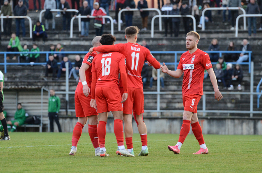 FSVZwickau's tweet photo. ๐ Unser Spielbericht zum Pokalerfolg in Markkleeberg ๐ https://t.co/D8Hoj8fYXm #KICFSV https://t.co/CNynWUgo75