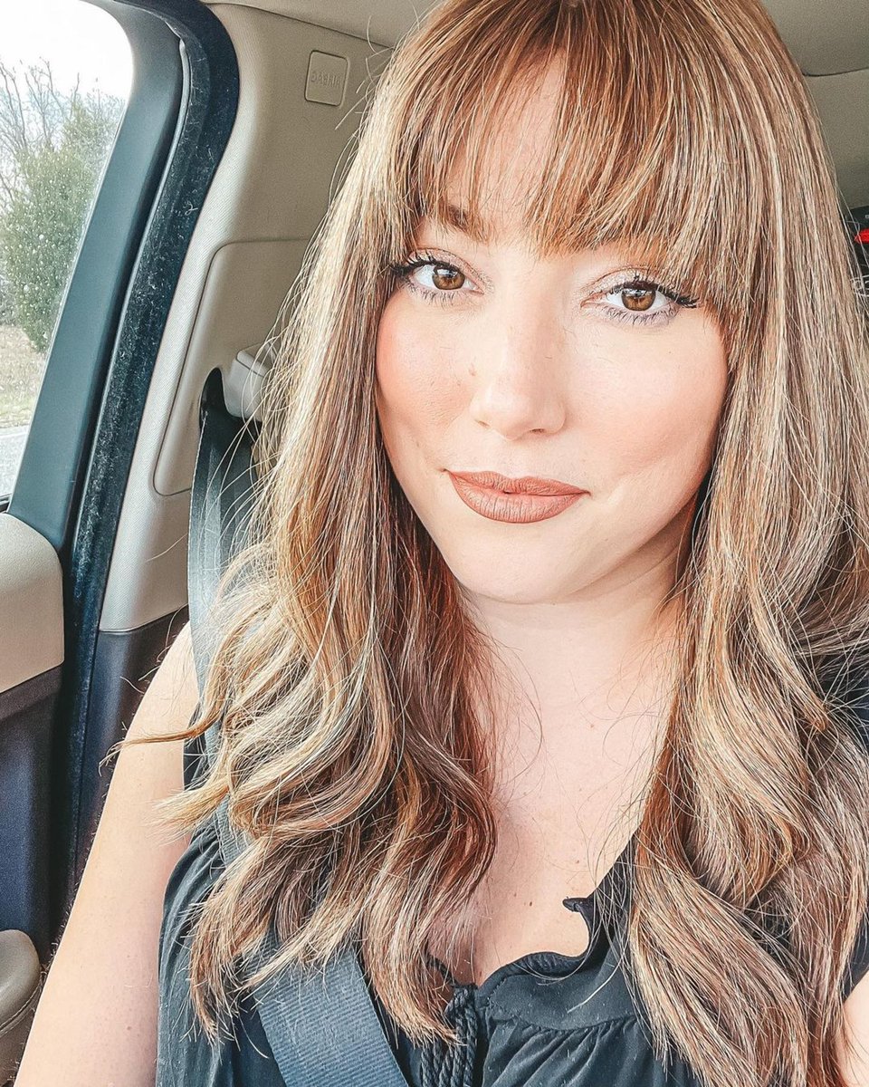 FolleaHair's tweet photo. “Get the bangs girl, and thank me later. 👏🏻👏🏻👏🏻👏🏻👏🏻

Finally said goodbye to the super annoying curtain bangs I had cut into my Macchiato @follea Style. (As cute as curtain bangs are, man do they forever fall into your face!)”- Our #FolleaFriend @being_mrs_brown #Alopecia #wigs https://t.co/F6rdRRJTqF
