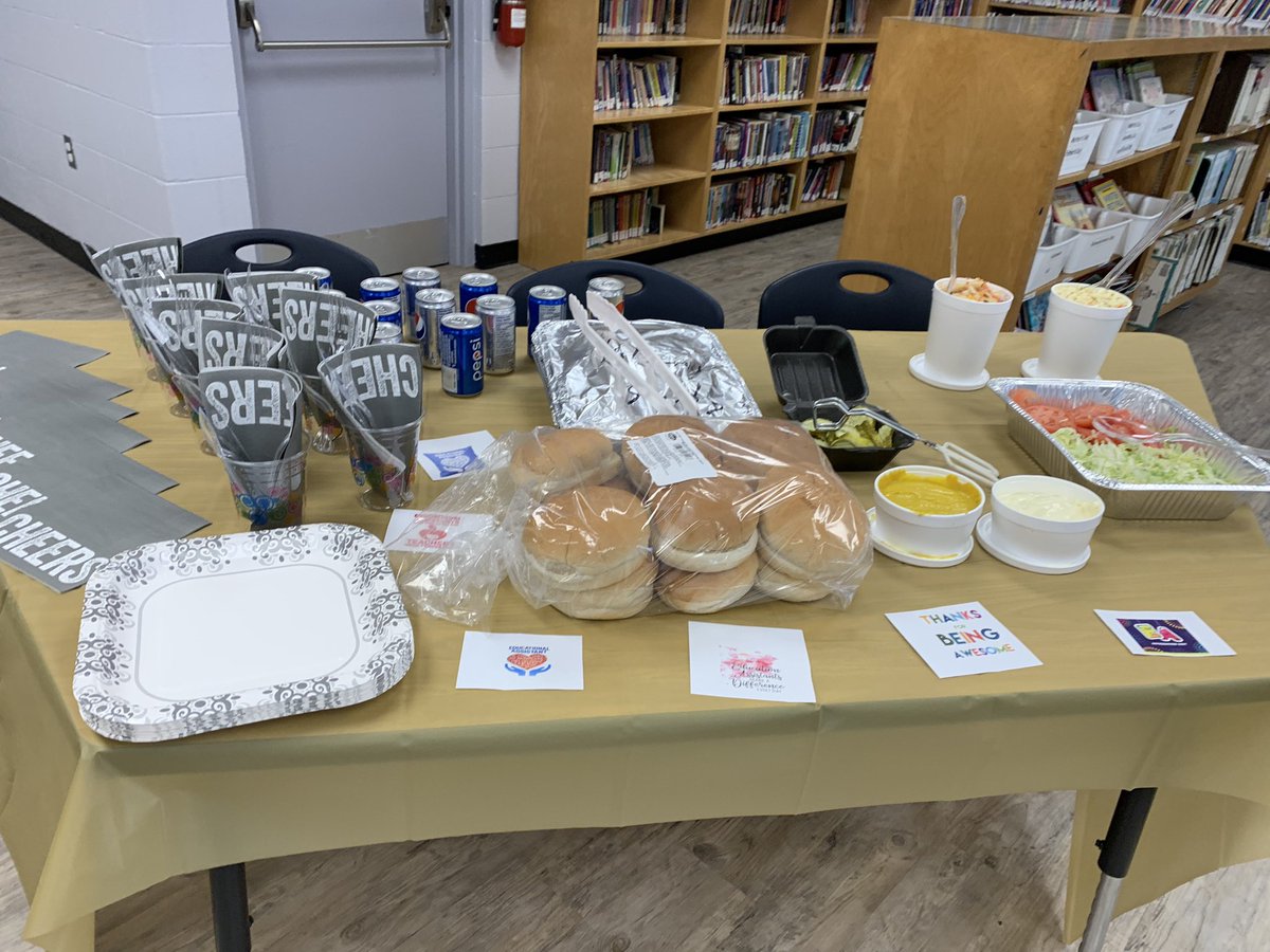 PrincipalMsB_'s tweet photo. We have the most INCREDIBLE EA team here at King George School - we can’t thank them enough for all that they do for us each and every day 💕🤗💕 @kgscobras @GEDSB @C_Bannister #leadGEDSB https://t.co/FJWhR0NJFI