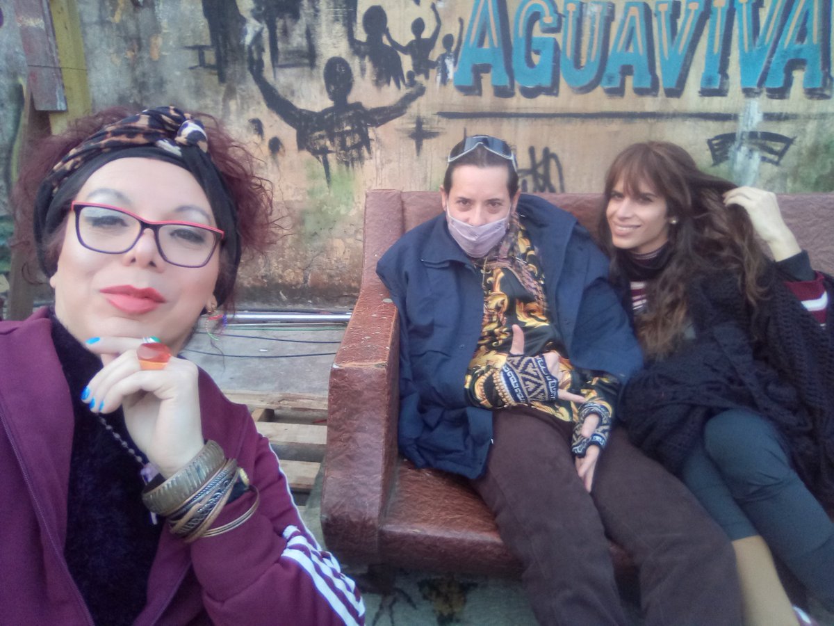 muysancineto's tweet image. Se siente la vibración. Ya viene #ElMarginal5 !!! Regresan #Fabiola #Luli #Sandro #LasChicasDelPabellónTrans !?
En Mayo. Temporada final.
Amar esta serie y todo lo que despertó. Gracias. @undertransmedia @Telemundo @NetflixLAT @CheNetflix @netflix