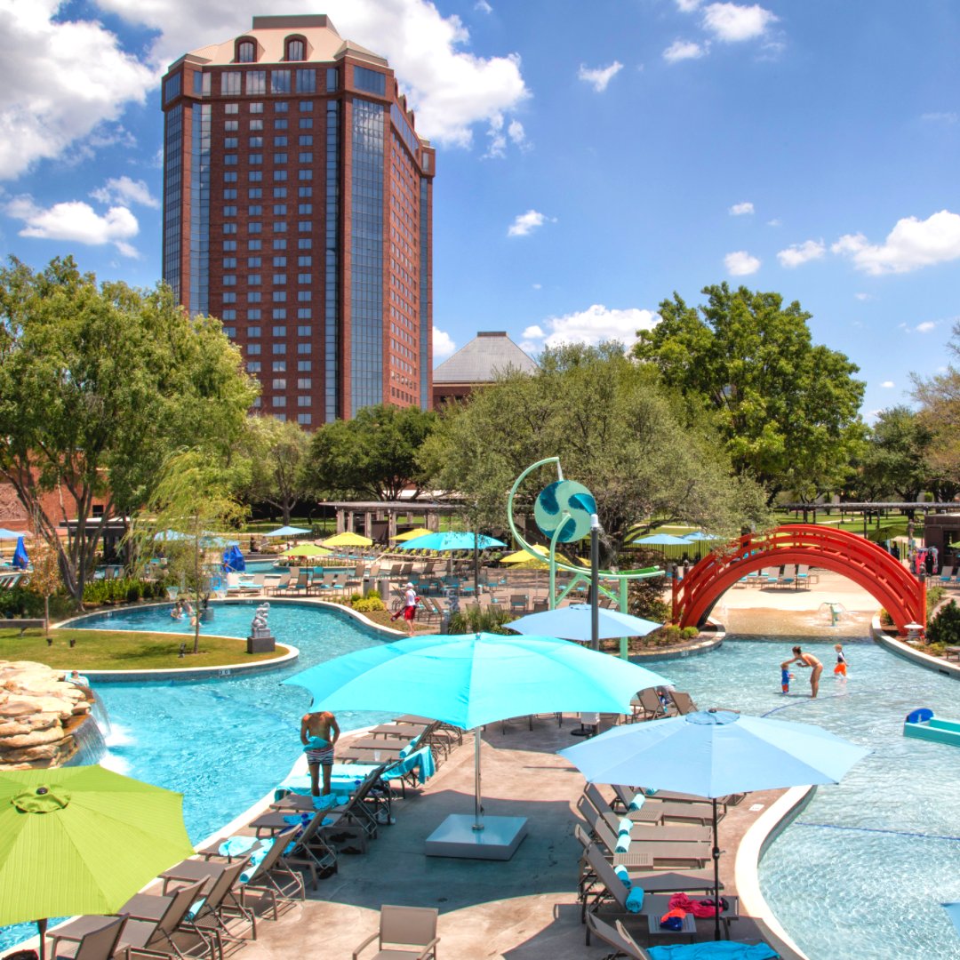 Have you heard? JadeWaters is OPEN on weekends! Book the JadeWaters Fun package to enjoy either a King Guestroom with (3) Wristbands for JadeWaters or a Double Guestroom with (4) Wristbands for JadeWaters! The Fun Package also includes a $50 Daily Dining Credit!