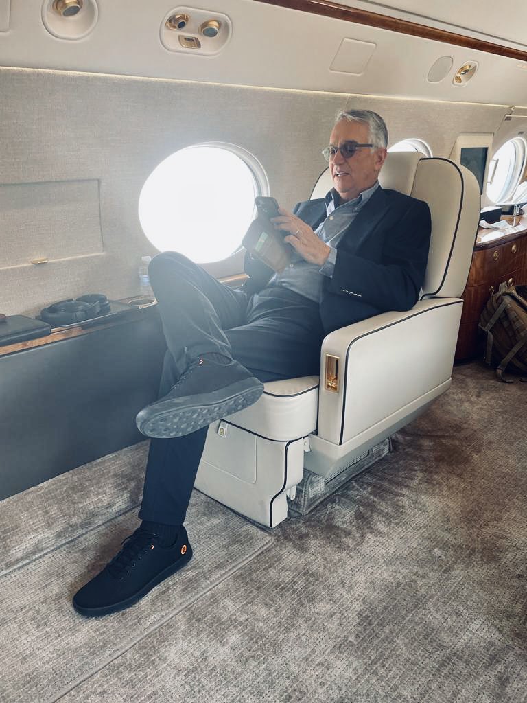 RicardoBSalinas's tweet photo. Vamos con todo… hasta zapatitos que combinan con el evento 🇲🇽😌 #Bitcoin #Mexico #Miami https://t.co/EQOte1r4mv