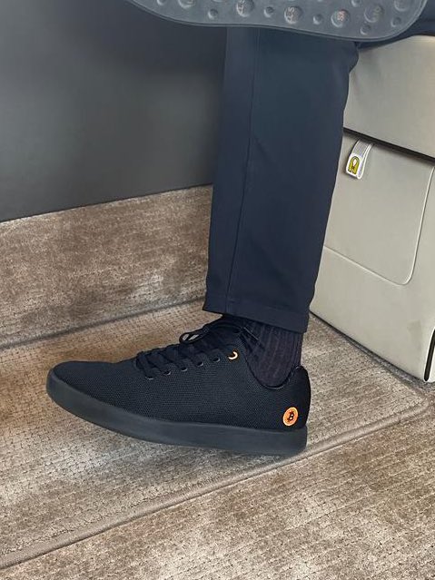 RicardoBSalinas's tweet photo. Vamos con todo… hasta zapatitos que combinan con el evento 🇲🇽😌 #Bitcoin #Mexico #Miami https://t.co/EQOte1r4mv