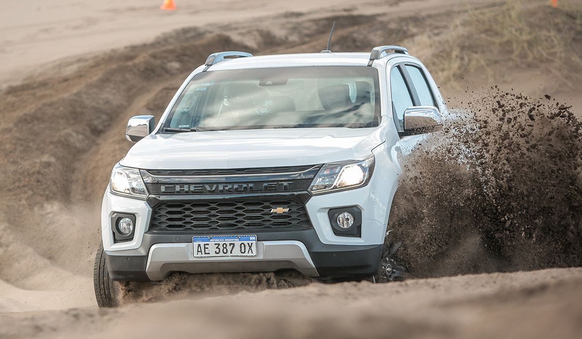AutoTestArg's tweet photo. MASTER TEST (Pick Ups medianas)
.
🚘 Chevrolet S10 High Country
👉 Motor: 4L / 2.8 turbodiésel
👉 Potencia: 200 CV
👉 Torque: 500 Nm
👉 Caja: automática, 6 marchas
.
¿Cómo creés que le irá a la pick up de la marca norteamericana?
.
#s10 #MasterTestAT #Chevrolets10 https://t.co/UaM2covs90