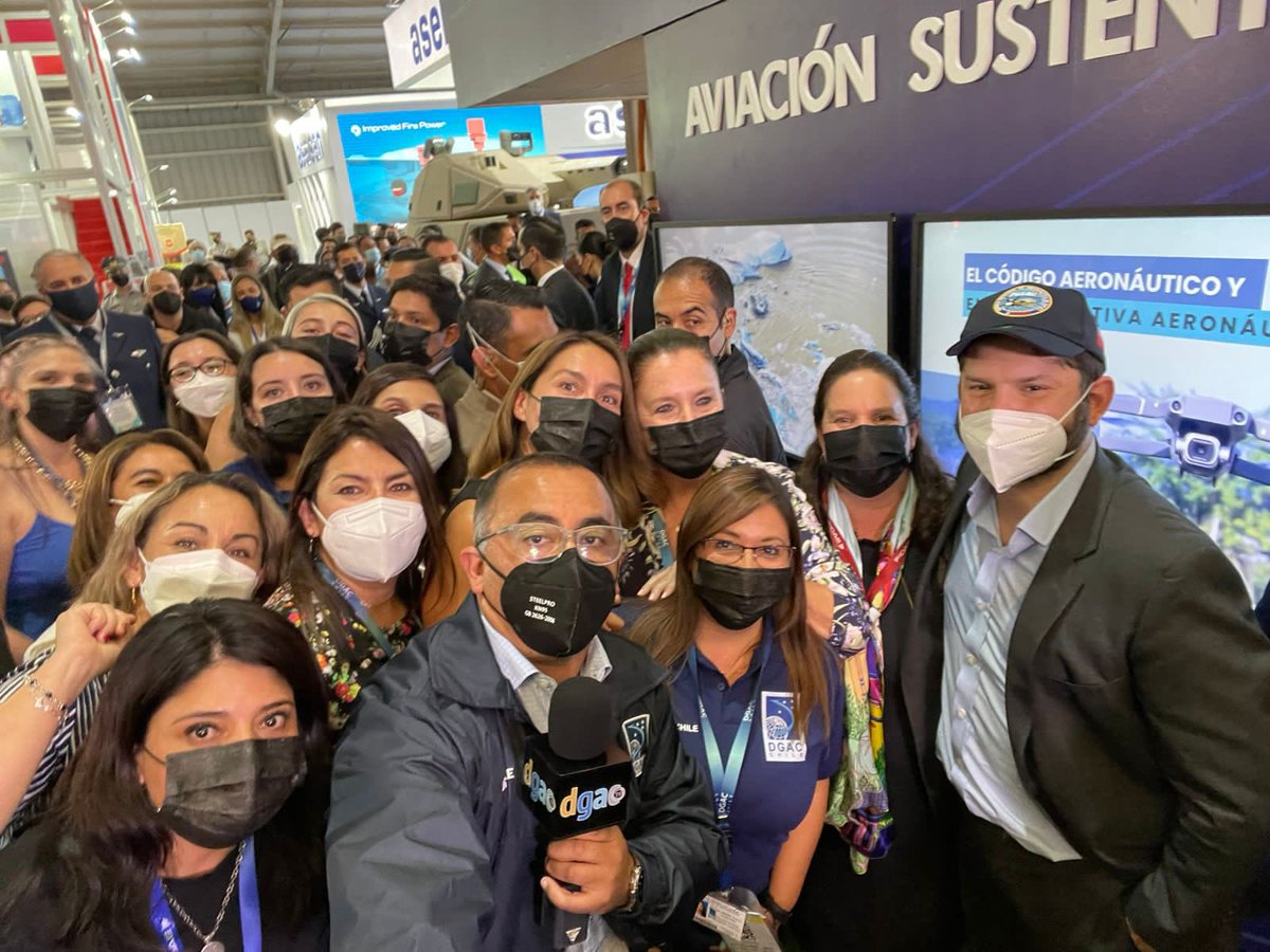 DGACChile's tweet image. Presidente @gabrielboric visitó stand de la @DGACChile tras inauguración oficial #Fidae2022 @Presidencia_cl @FACh_Chile @mindefchile @FIDAE_OFICIAL