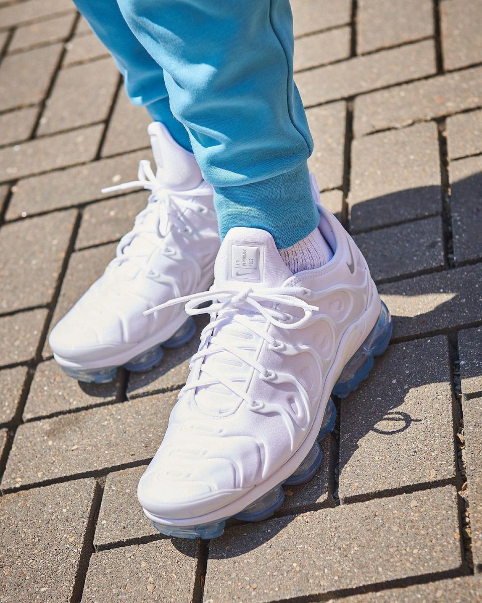 air vapormax plus platinum white