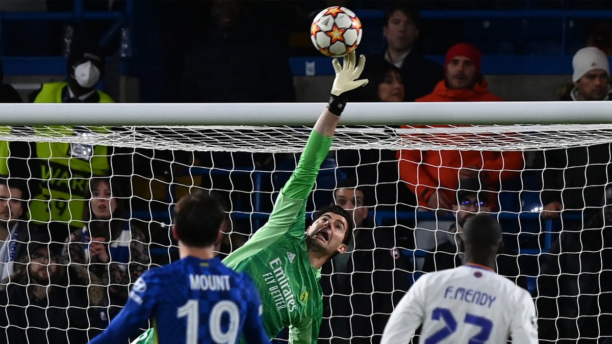 realmadrid's tweet photo. ✈️ Aerolíneas @thibautcourtois les desea un feliz vuelo de vuelta a Madrid. https://t.co/ssuUmRv7sr