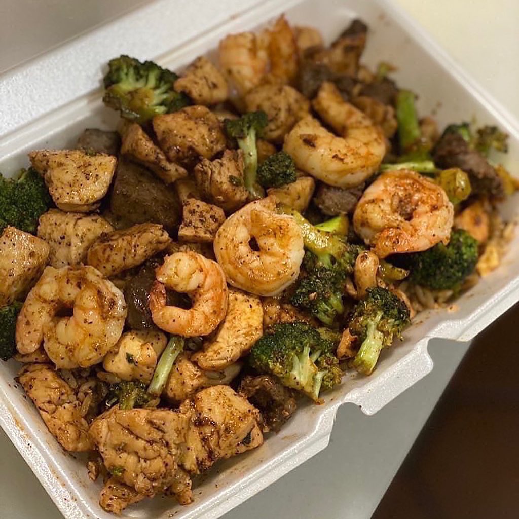 TriggaMeals's tweet photo. Tonight’s menu starting at 6:15!!! Please RT and share for your chance to win a FREE meal!!!
(Must be following to win)

Meals tonight are available until sold out!! Comment below which meal you’d like if you won! https://t.co/WuUh4ycz1w