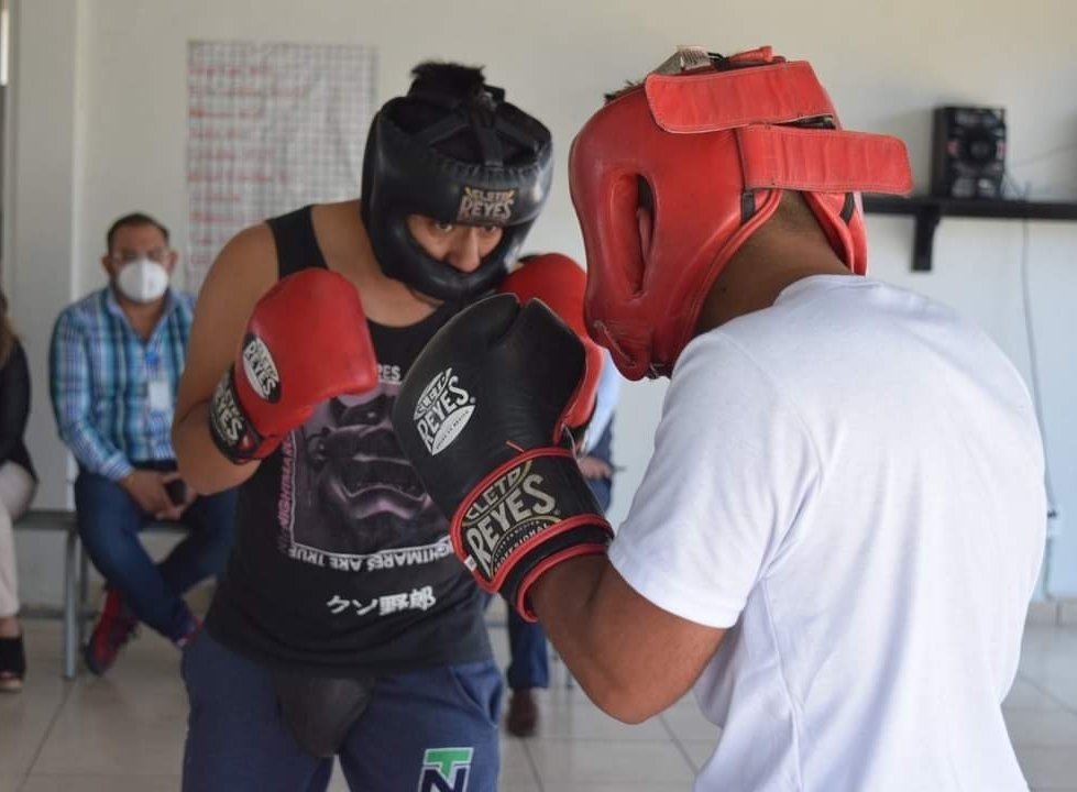 IMSAMA_Edomex's tweet photo. En el marco de la conmemoración del #DíaMundialDeLaActivaciónFísica el @IMCA_Edomex llevó a cabo entrenamiento de boxeo amateur para pacientes del #CEPRA.El deporte como #FactorProtector para la #SaludMental y para la prevención de #Adicciones. #PrevenirEsSalud https://t.co/lxdmxmg32V