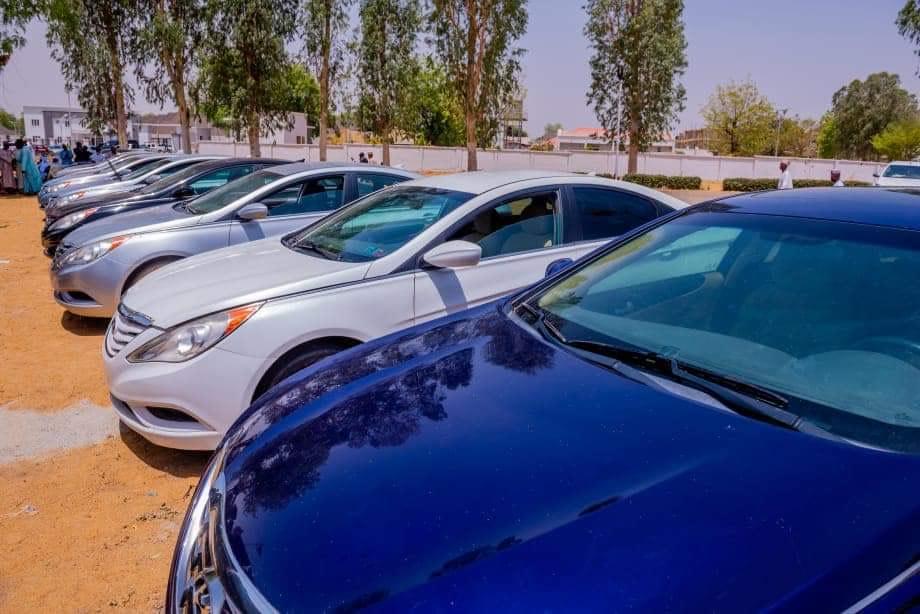 SaharaReporters's tweet photo. Months After Giving 'Repentant' Bandits Hilux Vehicles, Zamfara Governor Donates Cadillac, Other Luxury Cars To Monarchs | Sahara Reporters https://t.co/A8ROqkuXmg https://t.co/PYXHIpXG2J